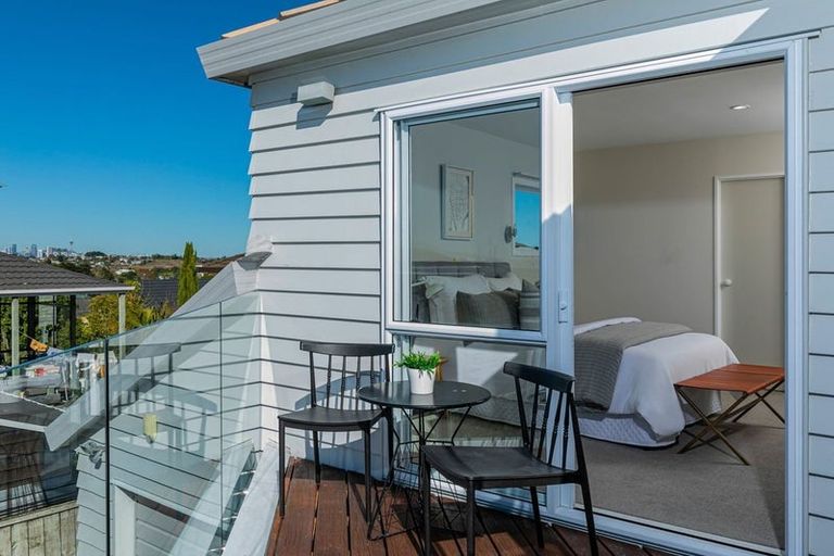 Photo of property in 2/28 East Coast Road, Milford, Auckland, 0620