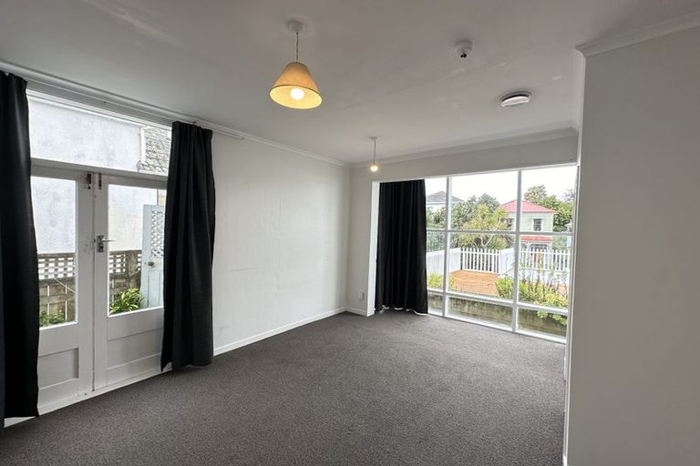 Photo of property in 34 Grove Road, Kelburn, Wellington, 6012