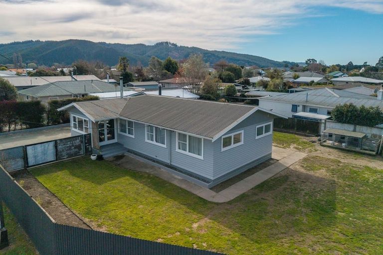 Photo of property in 2 Martin Avenue, Wakefield, 7025