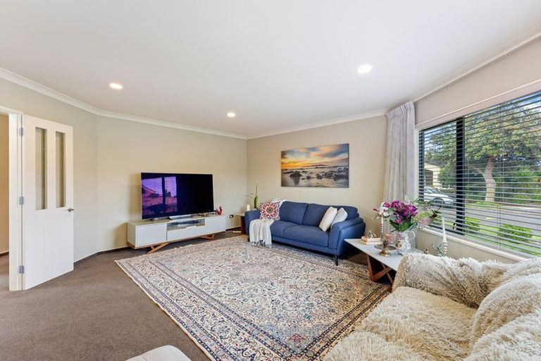 Photo of property in 7 Datum Way, Paraparaumu, 5032
