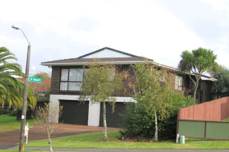 Photo of property in 22 Lexington Drive, Botany Downs, Auckland, 2010