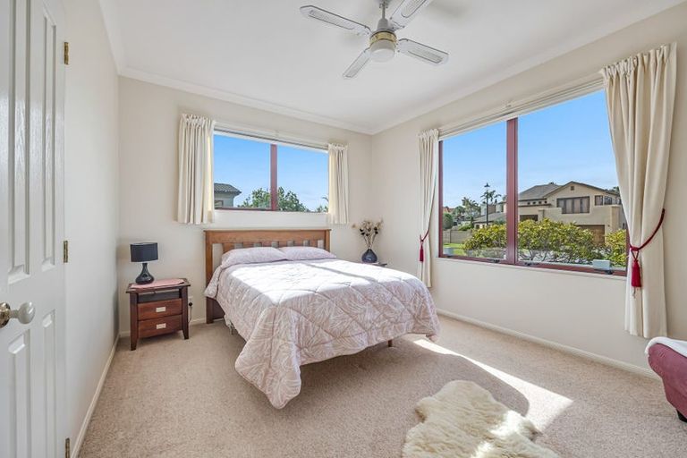 Photo of property in 5 Courtneys, West Harbour, Auckland, 0618