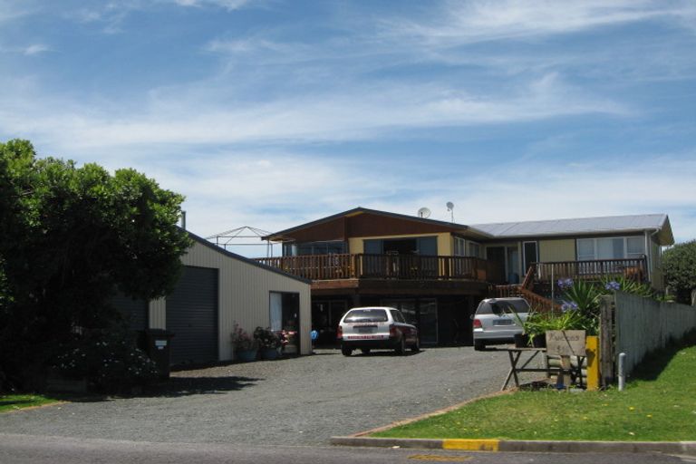 Photo of property in 40 Torkar Road, Clarks Beach, 2122