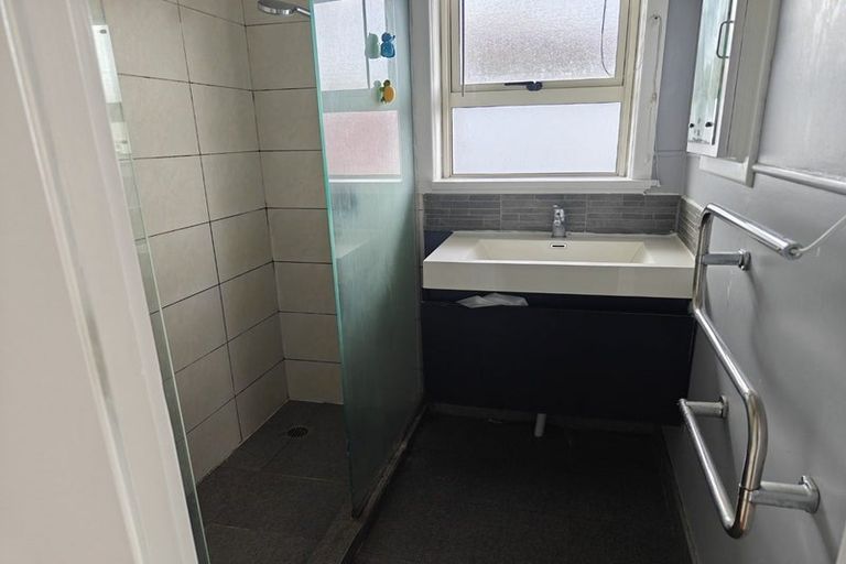 Photo of property in 94 Lincoln Road, Henderson, Auckland, 0610