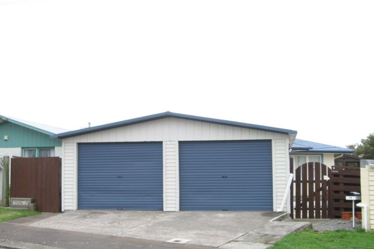 Photo of property in 35 Lynda Avenue, Paparangi, Wellington, 6037