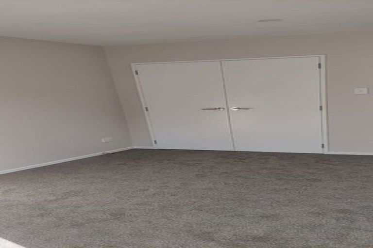Photo of property in 1a Taupiko Place, Green Bay, Auckland, 0604