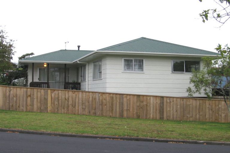 Photo of property in 6 Truscott Place, West Harbour, Auckland, 0618