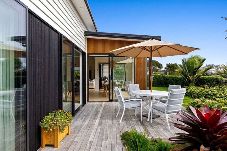 Photo of property in 14 Odlin Lane, Red Beach, 0932