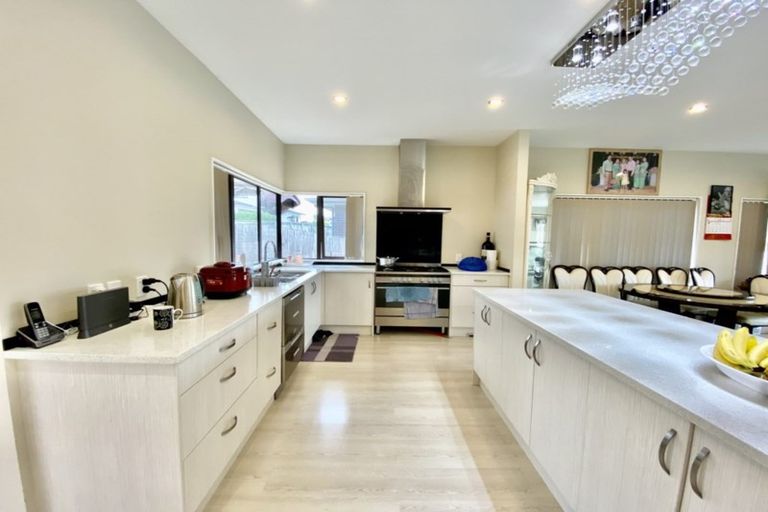 Photo of property in 26 Midhurst Avenue, Henderson, Auckland, 0612