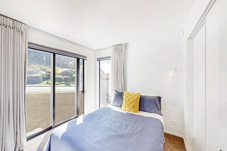 Photo of property in 49 Ashton Fitchett Drive, Brooklyn, Wellington, 6021