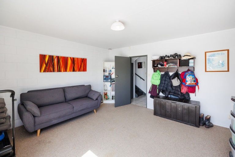 Photo of property in 16 Dunk Place, Milson, Palmerston North, 4414