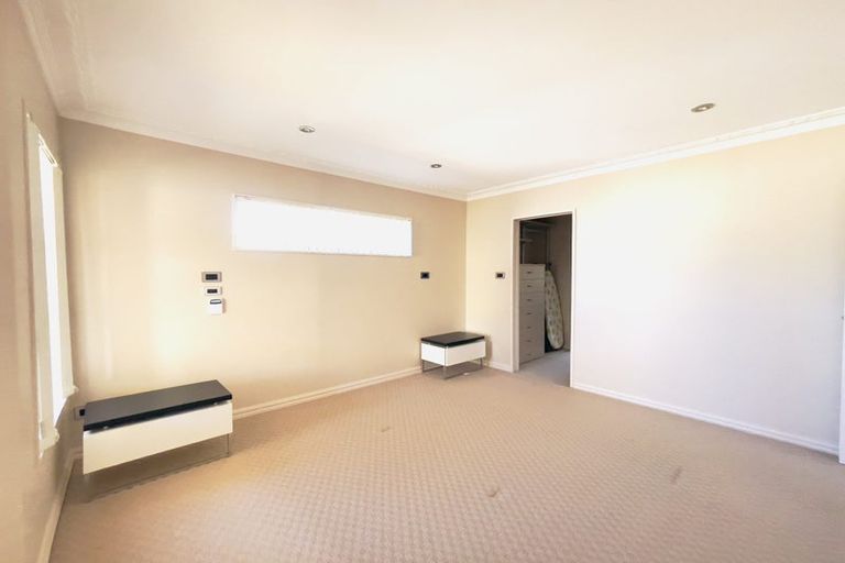 Photo of property in 51a The Esplanade, Eastern Beach, Auckland, 2012