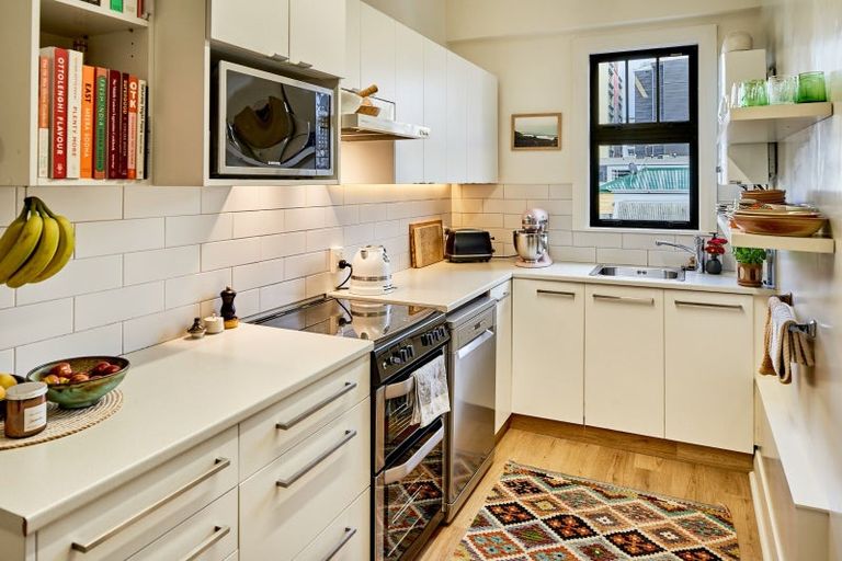 Photo of property in 4/24 Elizabeth Street, Mount Victoria, Wellington, 6011