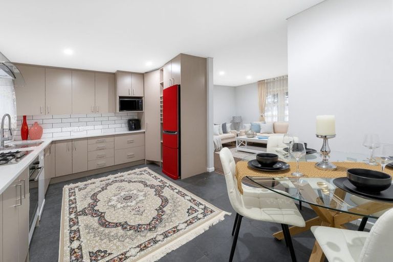 Photo of property in 52 Woodside Road, Massey, Auckland, 0614