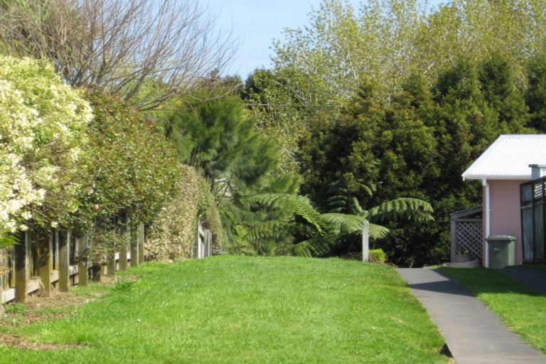 Photo of property in 5a Elder Grove, Whalers Gate, New Plymouth, 4310