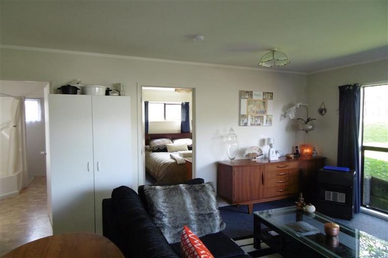 Photo of property in 1 Walnut Lane, Browns Bay, Auckland, 0630