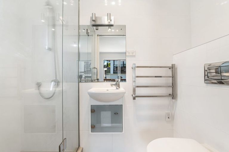 Photo of property in 3/26a Penning Road, Castor Bay, Auckland, 0620