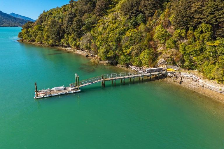 Photo of property in 674 Moetapu Bay Road, Moetapu Bay, Picton, 7282