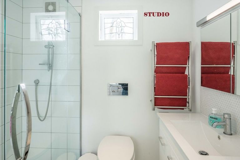 Photo of property in 17 Warwick Street, Wilton, Wellington, 6012