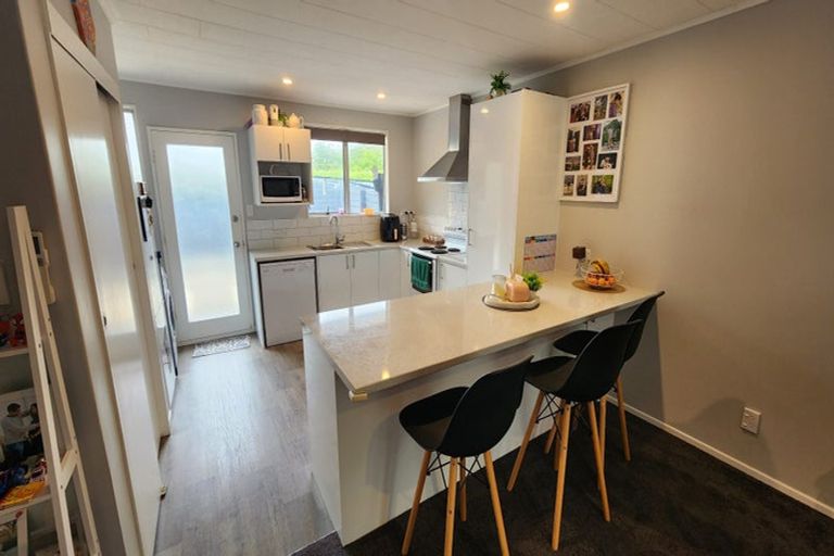 Photo of property in 2/80 Airlie Road, Plimmerton, Porirua, 5026