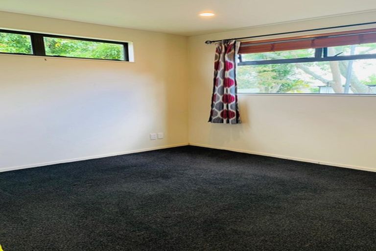 Photo of property in 30 Woodbank Drive, Glen Eden, Auckland, 0602