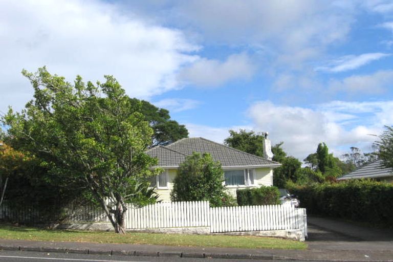 Photo of property in 2/137a View Road, Sunnyvale, Auckland, 0612