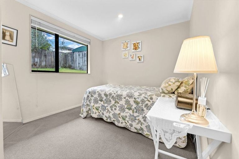 Photo of property in 4 Fairford Avenue, Henderson, Auckland, 0612