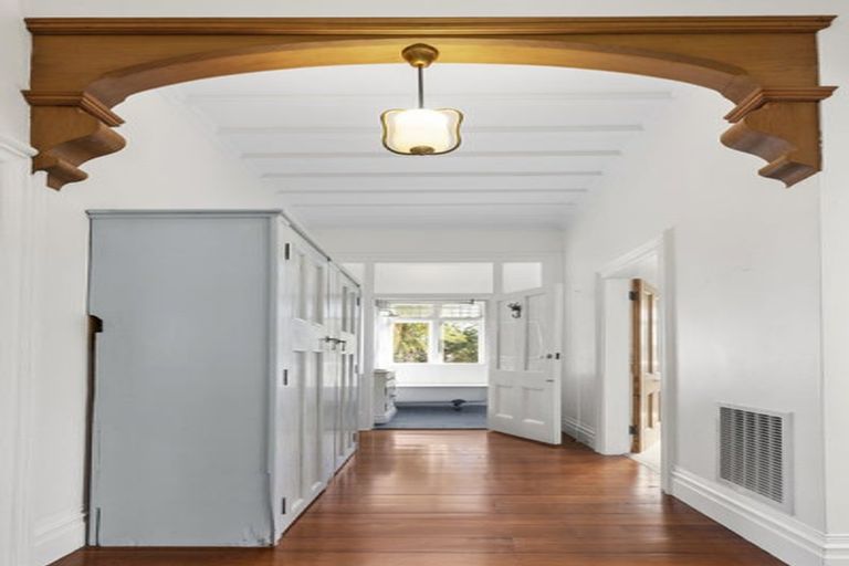 Photo of property in 11 Nevay Road, Miramar, Wellington, 6022