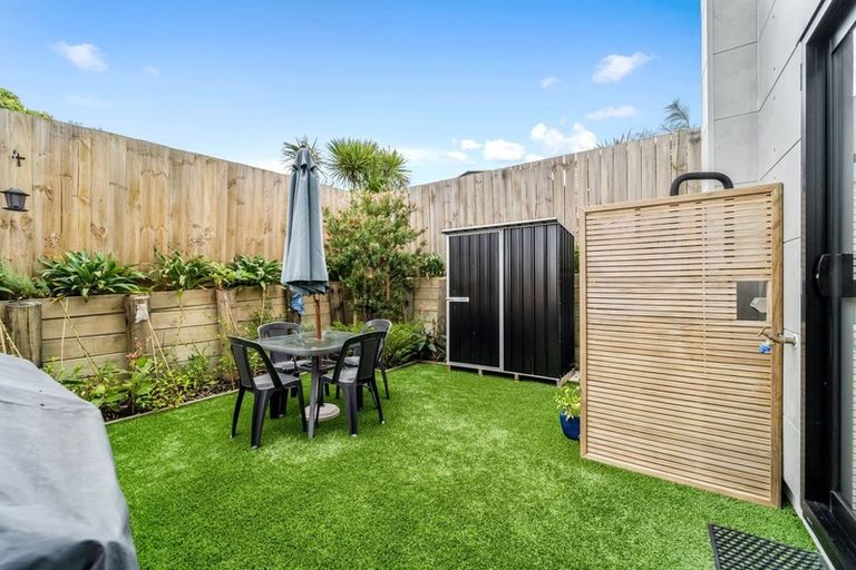 Photo of property in 9/102 Millbrook Road, Sunnyvale, Auckland, 0612