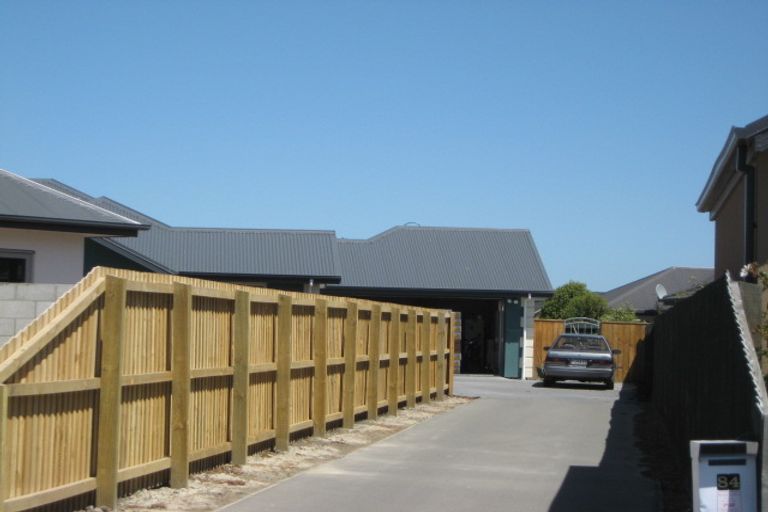 Photo of property in 84 Willowview Drive, Redwood, Christchurch, 8051