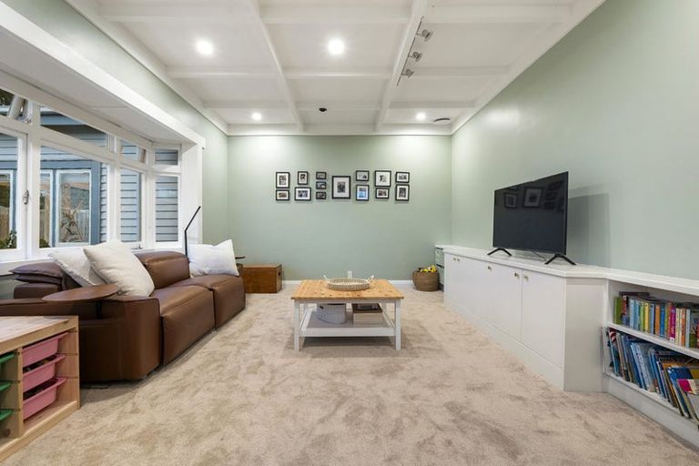 Photo of property in 12 Glade Place, Birkenhead, Auckland, 0626