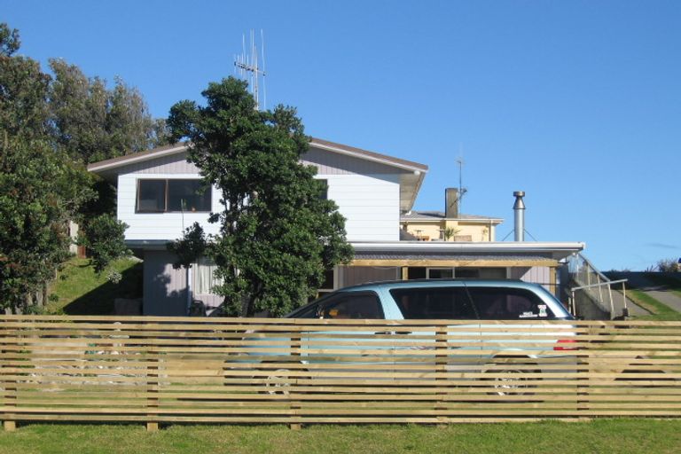 Photo of property in 37 Koromiko Street, Otaki Beach, Otaki, 5512