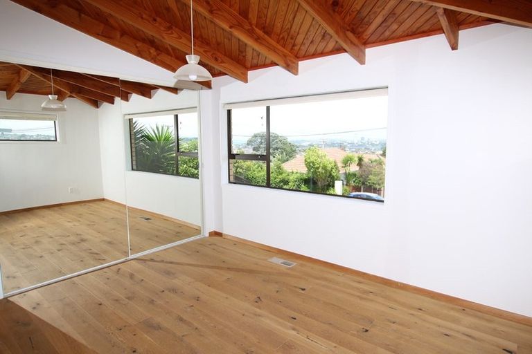 Photo of property in 1/1 Richards Avenue, Forrest Hill, Auckland, 0620