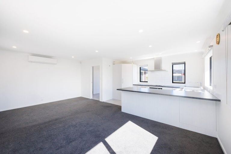 Photo of property in 26 Sardinia Grove, Fitzherbert, Palmerston North, 4410