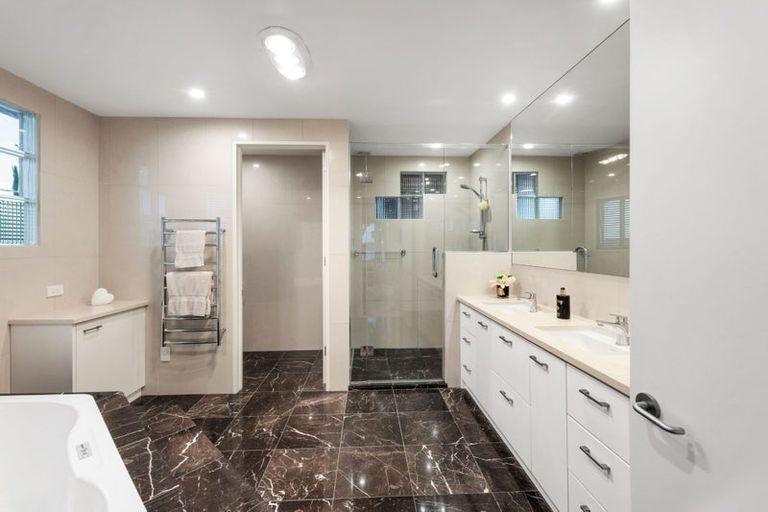 Photo of property in 37 Clyside Avenue, Half Moon Bay, Auckland, 2012