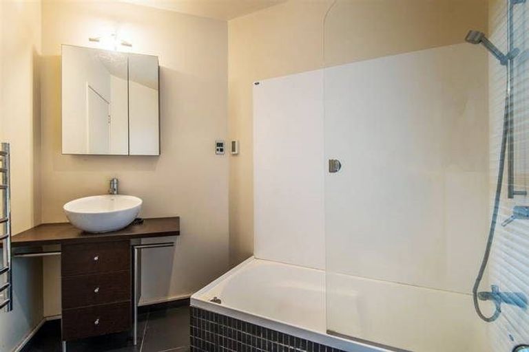 Photo of property in 2/4 Prospect Terrace, Milford, Auckland, 0620