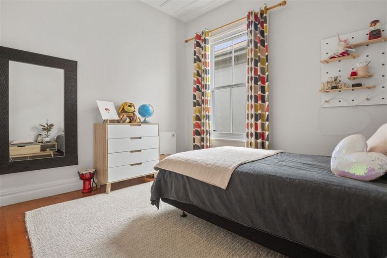 Photo of property in 8 Shoal Bay Road, Devonport, Auckland, 0624