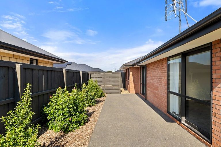 Photo of property in 130 Shillingford Boulevard, Rolleston, 7615
