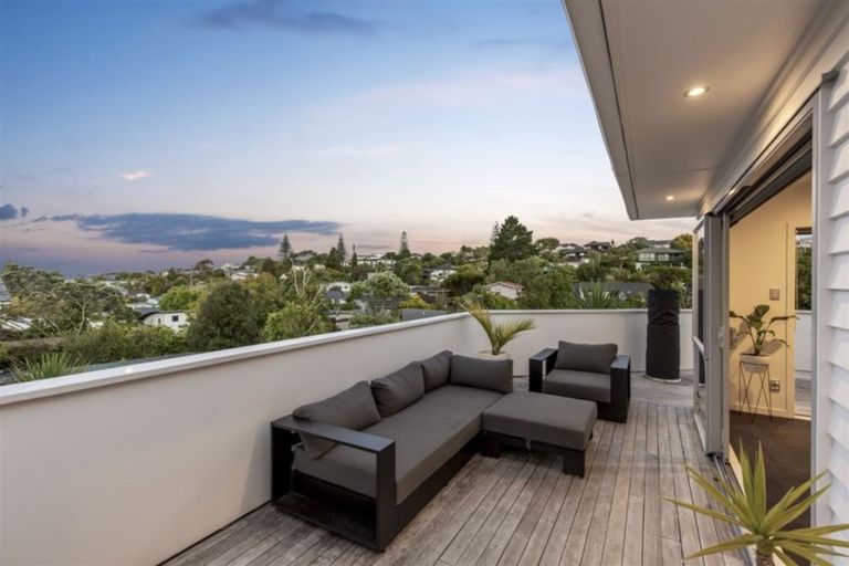 Photo of property in 44 Matipo Road, Mairangi Bay, Auckland, 0630