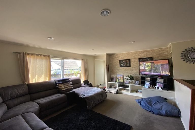 Photo of property in 33a Cedar Heights Avenue, Massey, Auckland, 0614