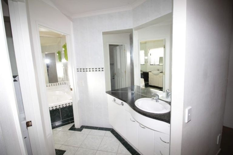 Photo of property in 1 Beragh Place, East Tamaki, Auckland, 2016