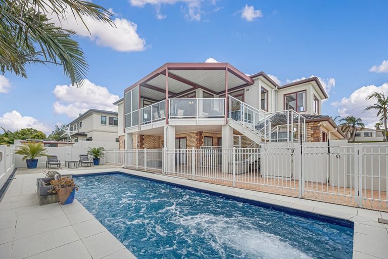 Photo of property in 5 Courtneys, West Harbour, Auckland, 0618