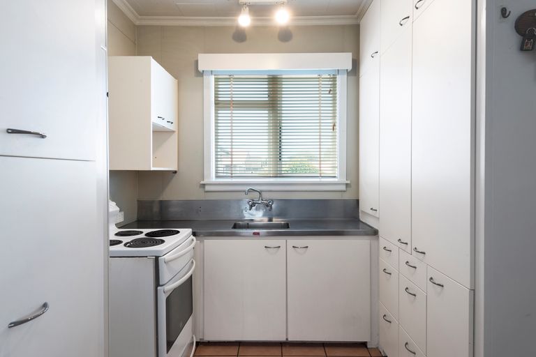 Photo of property in 16 Coopers Road, Dallington, Christchurch, 8061