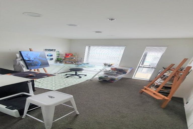 Photo of property in 7 Waru Lane, Te Atatu Peninsula, Auckland, 0610