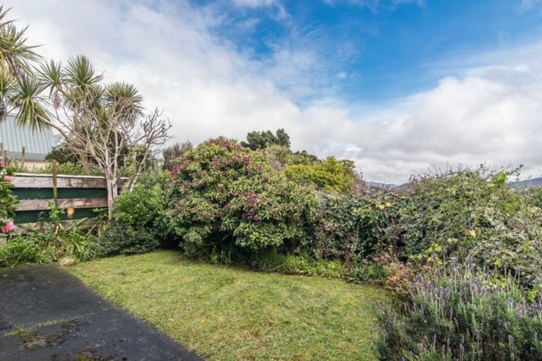 Photo of property in 8 Gurkha Crescent, Khandallah, Wellington, 6035