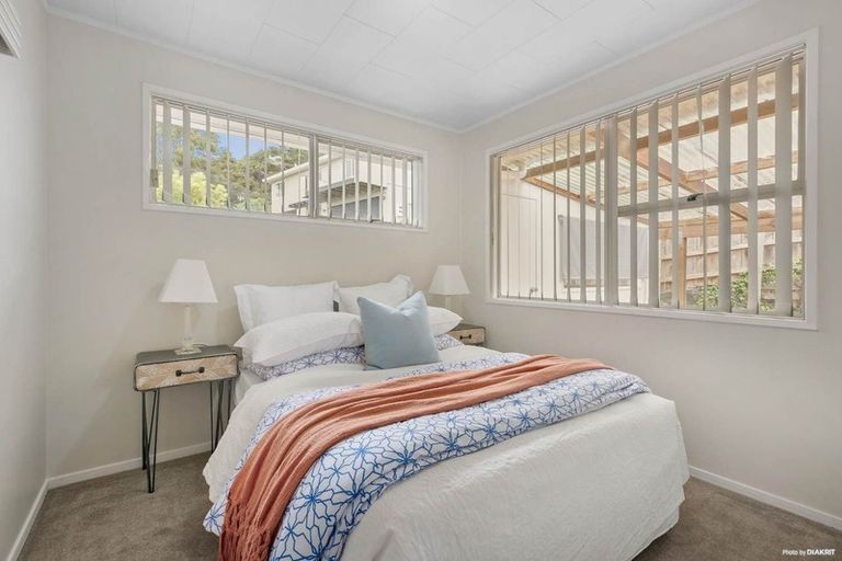 Photo of property in 1/10 Mcquoid Place, Glenfield, Auckland, 0629