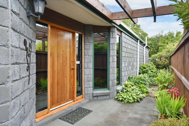 Photo of property in 1/5 Winters Road, Redwood, Christchurch, 8051