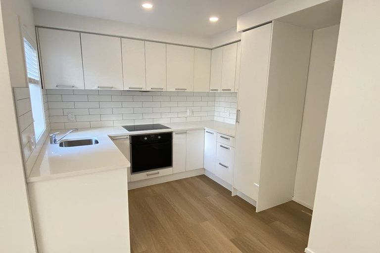 Photo of property in 119b Lynn Road, Bayview, Auckland, 0629