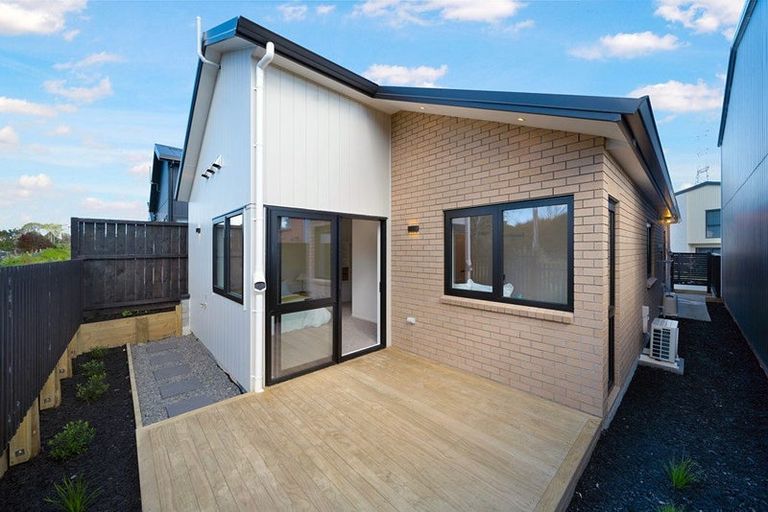 Photo of property in 10a Kotiu Place, Massey, Auckland, 0614