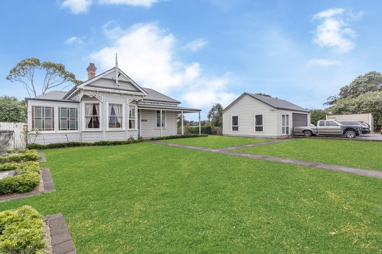Photo of property in 2 Collingwood Road, Waiuku, 2123